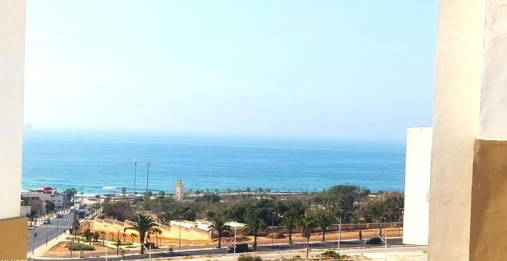 Vue Panoramique Sur Avec Climatisation! A 5 Minutes A Pied De La ! A Environ 6 Minutes En Voiture Du Centre D'agadir Et A 10 Minutes En Voiture De Taghazout ! Apartamento Agadir